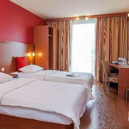 Premier Frankfurt Europaviertel Отель 3*