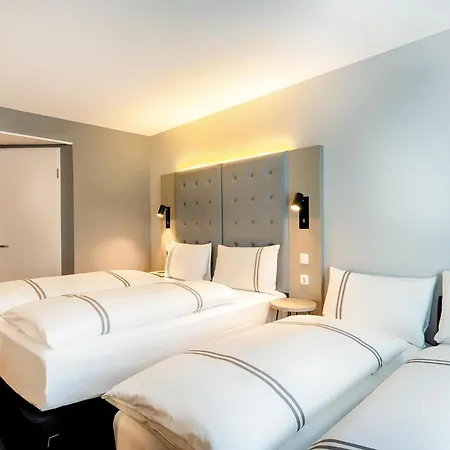 Premier Frankfurt Europaviertel מלון 3*